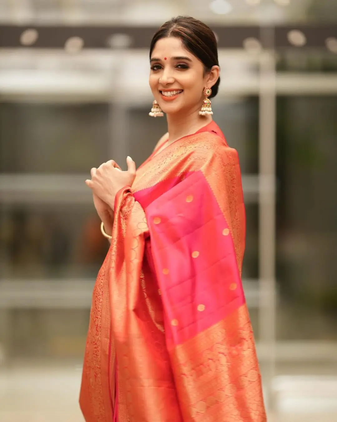 Malayalam Actress Nyla Usha In Red Saree Sleeveless Blouse